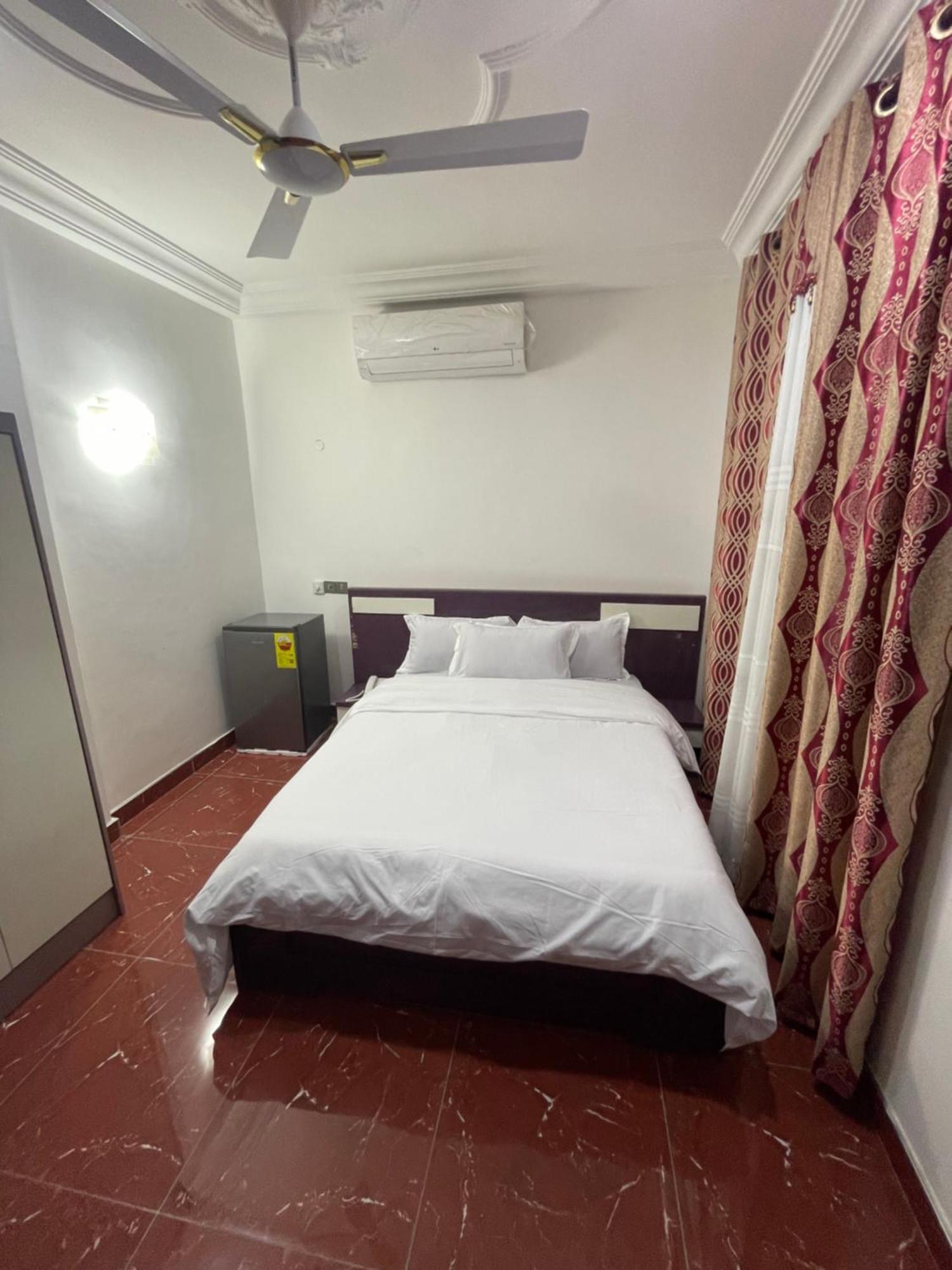 George Vee Hotel Ltd Kumasi Ngoại thất bức ảnh