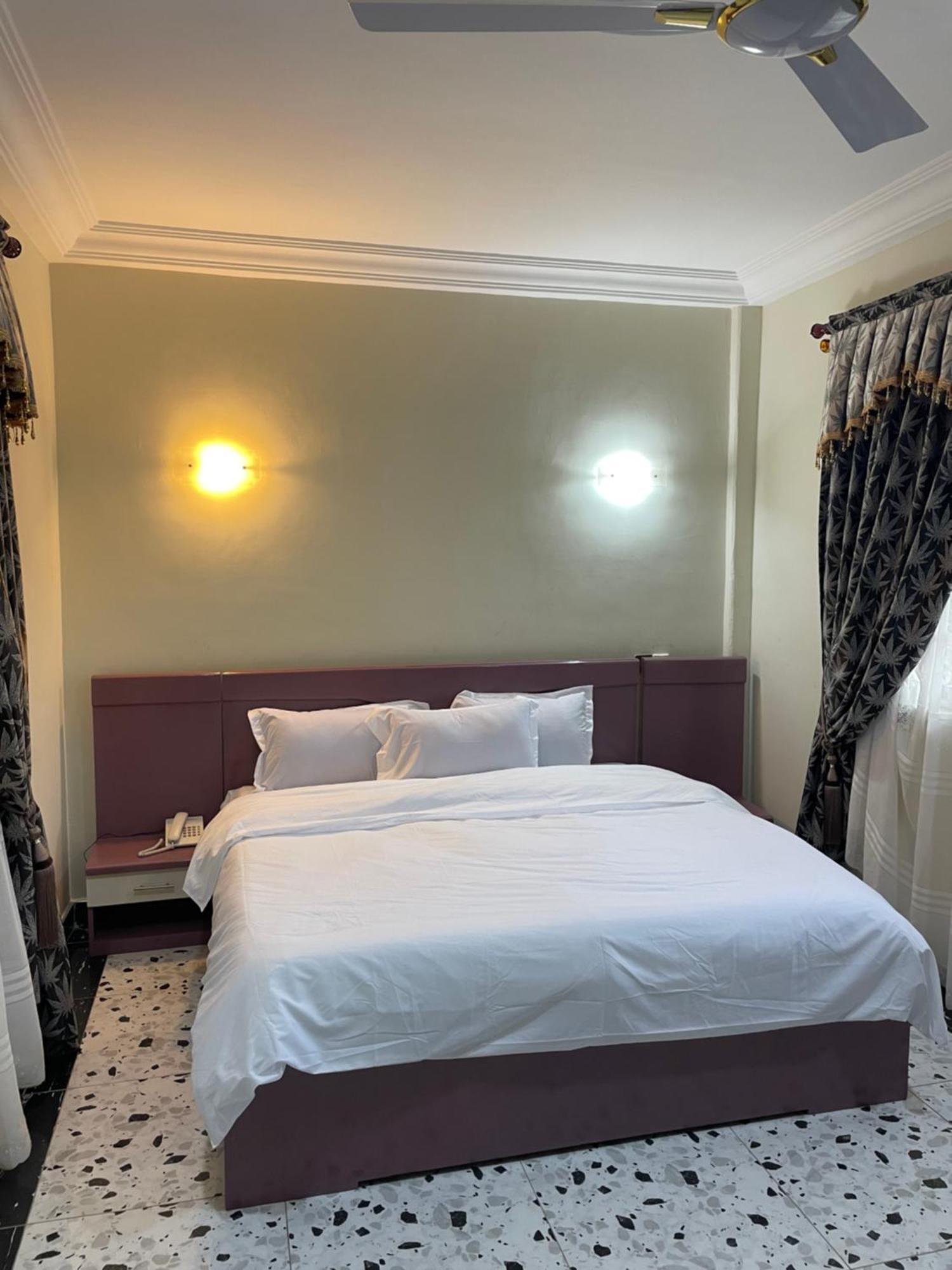 George Vee Hotel Ltd Kumasi Ngoại thất bức ảnh