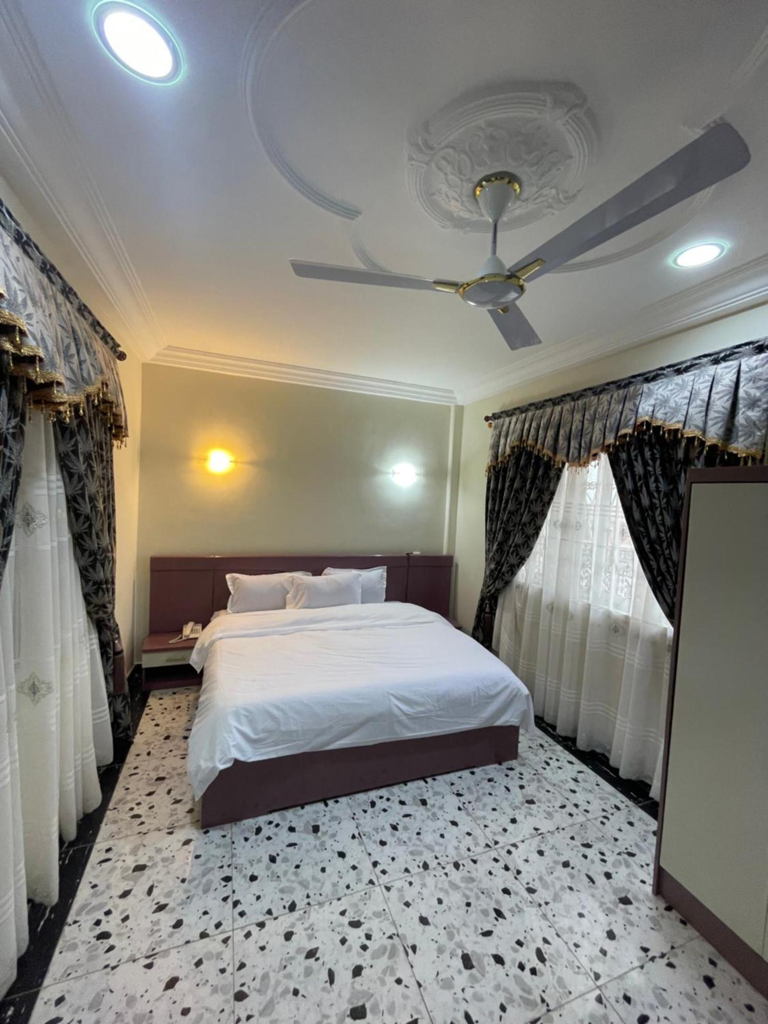 George Vee Hotel Ltd Kumasi Ngoại thất bức ảnh